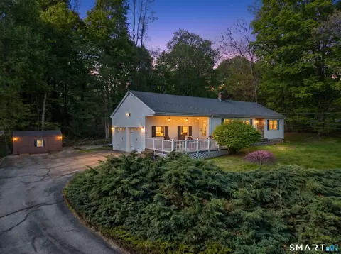 19 Power House Rd, Uncasville, CT 06382