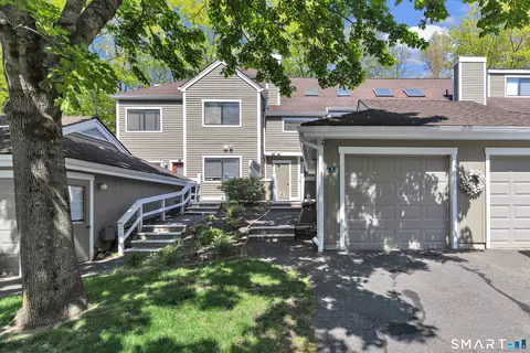 9 Country Walk #9, Shelton, CT 06484
