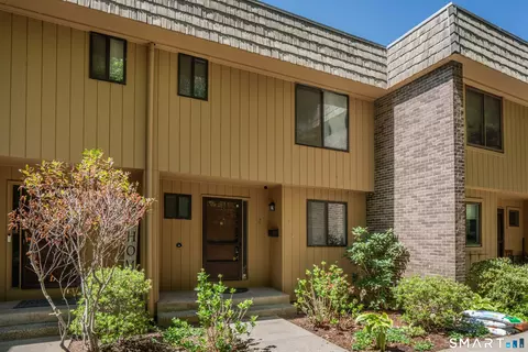 7 Great Oak Ct #7, Cromwell, CT 06416