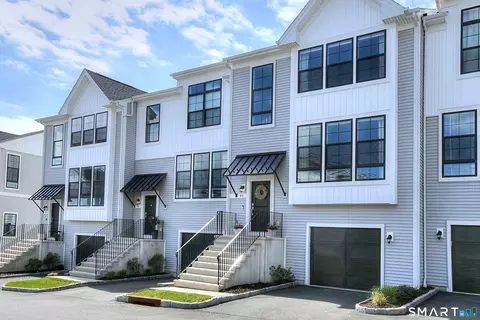 89 Brentwood Cir #89, Danbury, CT 06810