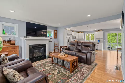 Living - 39 Chapman Chase Chase, Windsor Locks, CT 06096 photo 1 of 2