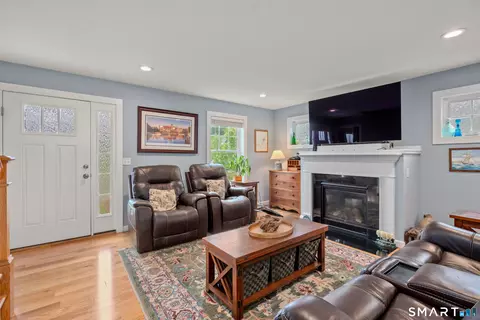 Living - 39 Chapman Chase Chase, Windsor Locks, CT 06096 photo 2 of 2