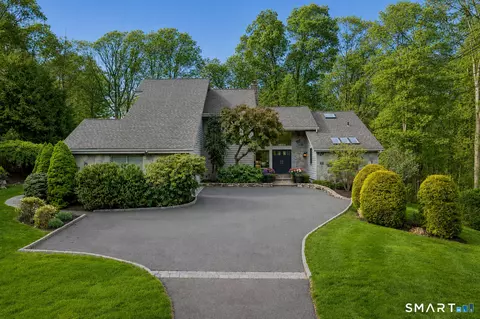 9 Green Ln, Ridgefield, CT 06877