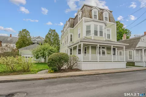 9-11 Diving St, Stonington, CT 06378