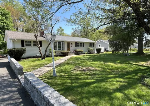 43 Meadowbrook Rd, Danbury, CT 06811