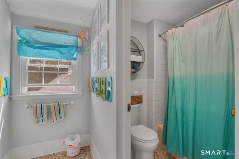 Bath - 72 Old Post Rd, Wethersfield, CT 06109 photo 5 of 5