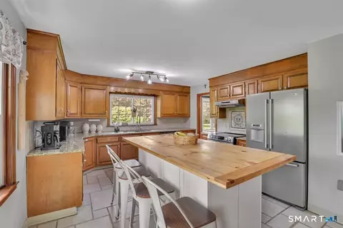 Kitchen - 72 Old Post Rd, Wethersfield, CT 06109 photo 1 of 4