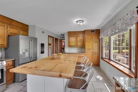 Kitchen - 72 Old Post Rd, Wethersfield, CT 06109 photo 4 of 4