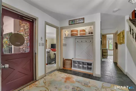 Entry Way - 72 Old Post Rd, Wethersfield, CT 06109 photo 1 of 2