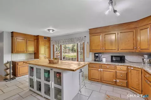 Kitchen - 72 Old Post Rd, Wethersfield, CT 06109 photo 3 of 4