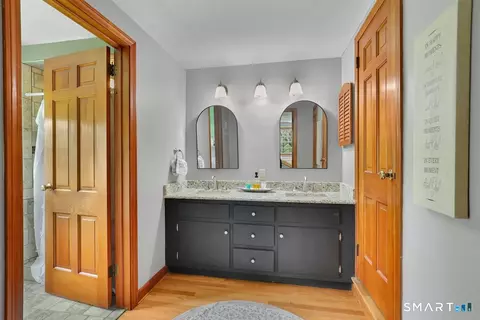 Bath - 72 Old Post Rd, Wethersfield, CT 06109 photo 2 of 5