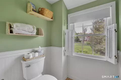 Bath - 72 Old Post Rd, Wethersfield, CT 06109 photo 3 of 5