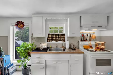 Kitchen - 13 Platt Ln, Deep River, CT 06417 photo 6 of 6