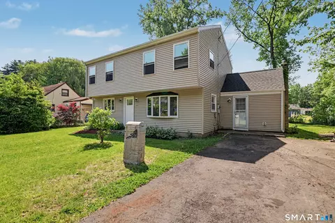 97 Boothbay St, Bloomfield, CT 06002