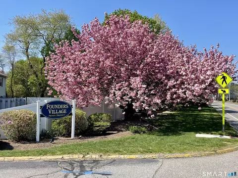 56 Founders Vlg #56, Clinton, CT 06413