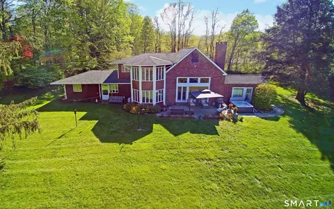 68 Bloomer Rd, Ridgefield, CT 06877
