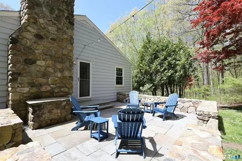 Exterior - 39 Seventy Acre Rd, Redding, CT 06896 photo 3 of 16