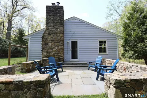 Exterior - 39 Seventy Acre Rd, Redding, CT 06896 photo 4 of 16