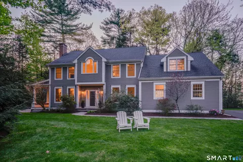 7 Woodleigh Pl, Weatogue, CT 06089