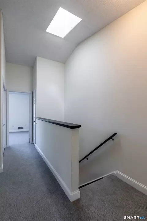 Entry Way - 75 Commodore Cmns #75, Derby, CT 06418 photo 5 of 8