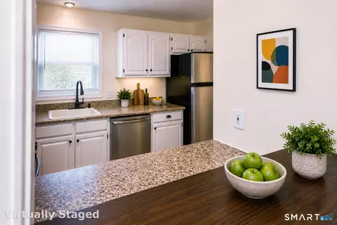 Kitchen - 75 Commodore Cmns #75, Derby, CT 06418 photo 6 of 6