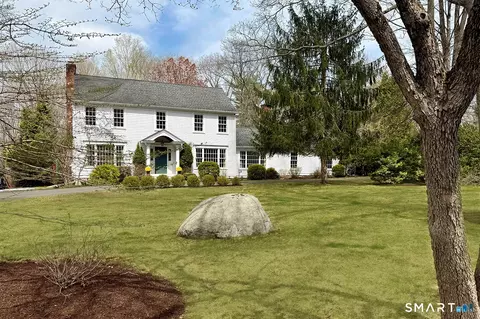 324 Jennie Ln, Fairfield, CT 06824