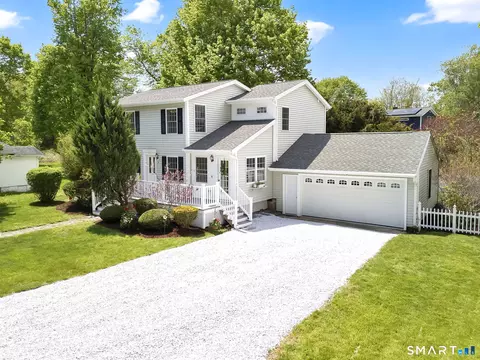 5 Central Ave, Niantic, CT 06357