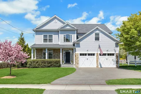 692 Stillson Rd, Fairfield, CT 06824