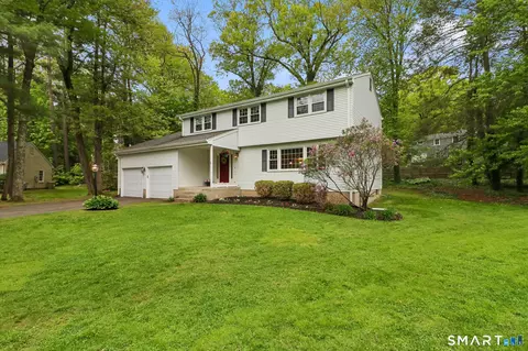 1 Horseshoe Cir, Simsbury, CT 06070