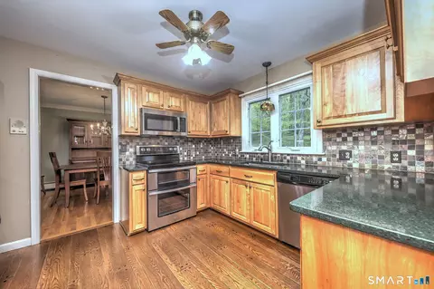 Kitchen - 41 Tuttle Ct, Bethany, CT 06524 photo 2 of 2