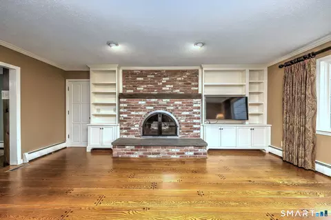 Living - 41 Tuttle Ct, Bethany, CT 06524 photo 3 of 8