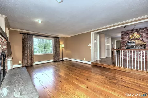 Living - 41 Tuttle Ct, Bethany, CT 06524 photo 4 of 8