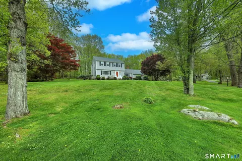 Exterior - 41 Tuttle Ct, Bethany, CT 06524 photo 3 of 9