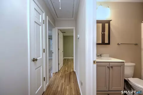 Entry Way - 41 Tuttle Ct, Bethany, CT 06524 photo 5 of 5