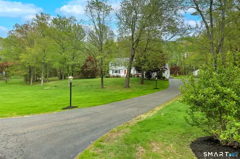 Exterior - 41 Tuttle Ct, Bethany, CT 06524 photo 2 of 9