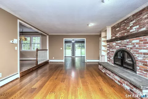 Living - 41 Tuttle Ct, Bethany, CT 06524 photo 6 of 8