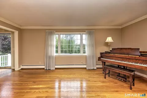 Living - 41 Tuttle Ct, Bethany, CT 06524 photo 1 of 8