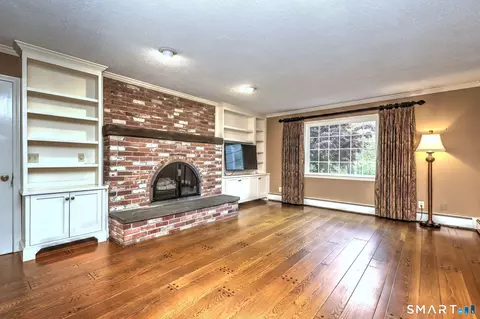 Living - 41 Tuttle Ct, Bethany, CT 06524 photo 5 of 8