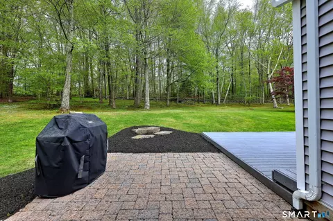 Exterior - 41 Tuttle Ct, Bethany, CT 06524 photo 7 of 9