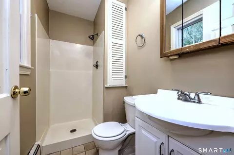 Bath - 41 Tuttle Ct, Bethany, CT 06524 photo 3 of 3