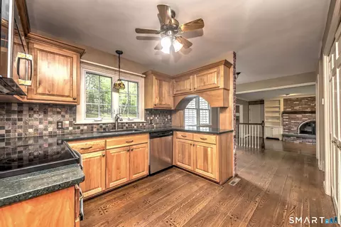 Kitchen - 41 Tuttle Ct, Bethany, CT 06524 photo 1 of 2