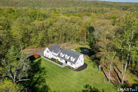 9 Maplewood Rd, Ridgefield, CT 06877
