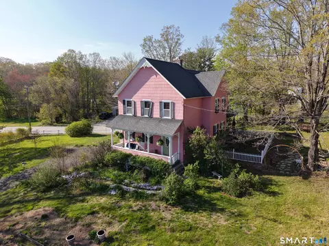 21 Brunswick Ave, Moosup, CT 06354