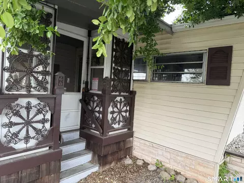 31 Rivermead Blvd, East Hartford, CT 06118