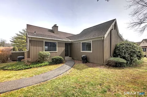 132 Bison Ln #B, Stratford, CT 06614