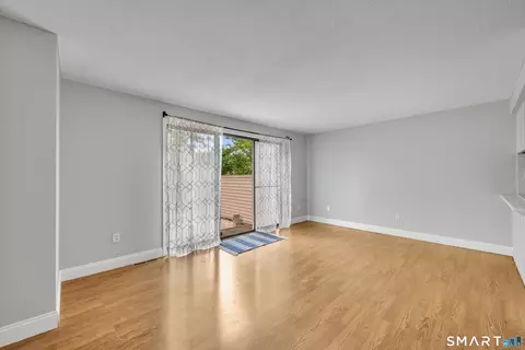 Living - 185 Spring St #185, Wethersfield, CT 06109 photo 3 of 5