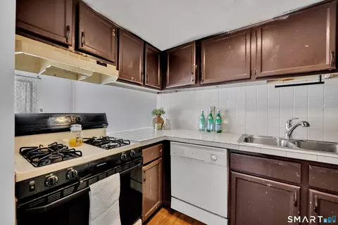 Kitchen - 185 Spring St #185, Wethersfield, CT 06109 photo 2 of 3