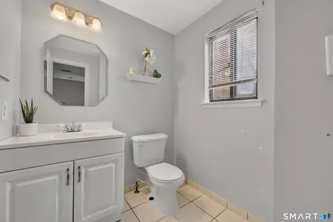 Bath - 185 Spring St #185, Wethersfield, CT 06109 photo 1 of 2