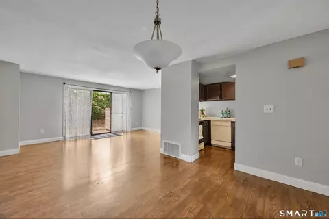 Living - 185 Spring St #185, Wethersfield, CT 06109 photo 4 of 5
