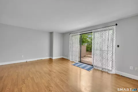 Living - 185 Spring St #185, Wethersfield, CT 06109 photo 5 of 5